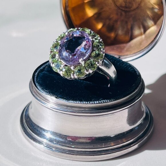 Breathtaking and Dazzling .925 Sterling Cocktail Ring Statement Ring - Picture 7 of 8